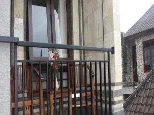 Corner guest house 3